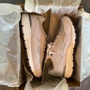 Jcrew Runner (Trail Running) 7.5 Natural Brand New in box